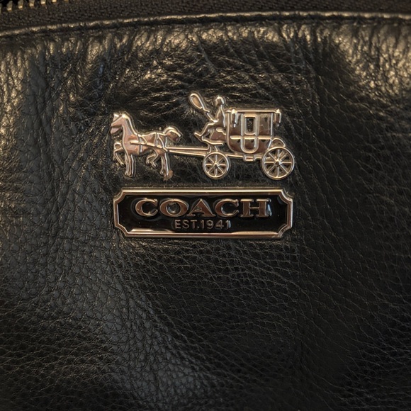 Coach Elegant Black Leather Shoulder Bag - Picture 2 of 8